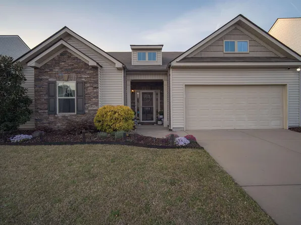 454 Wolfbend Rd, Woodruff, SC 29388