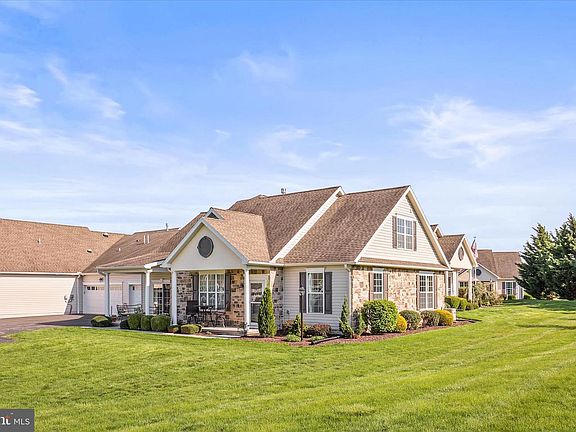 3rd image of 70 Dolomite Dr #17C