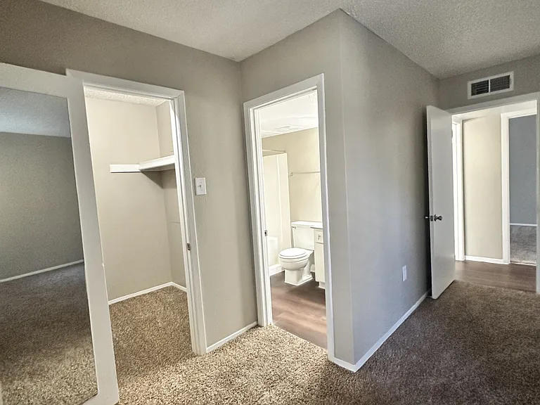 La Estancia Apartments — Photo 26