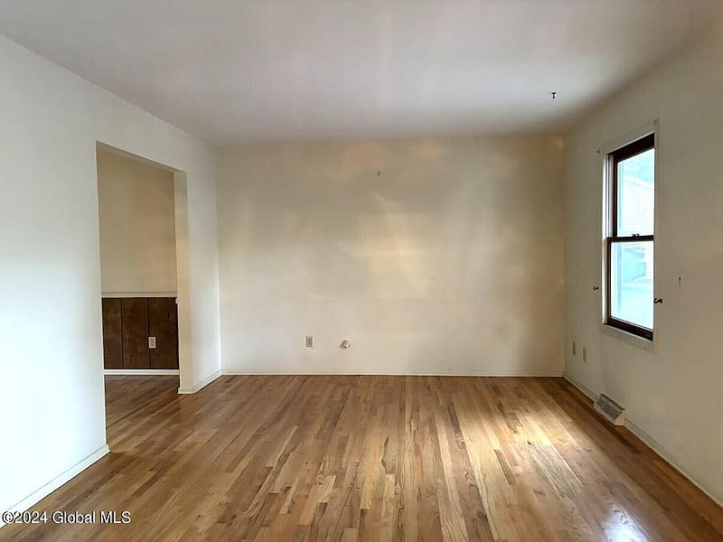 2nd image of 75 Cascade Terrace