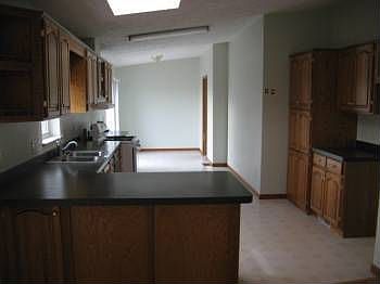 4th image of 2466 Louise Dr