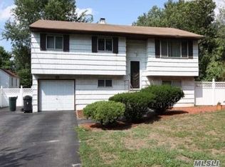 33 Claremont Ave, Bay Shore, NY 11706