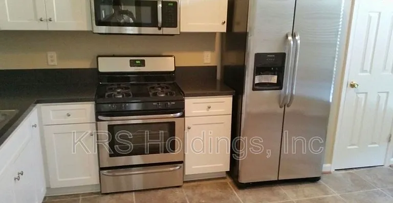940 Allendale Dr — Photo 2