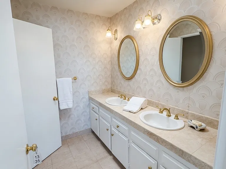 1344 N Martel Ave #306 — Photo 9