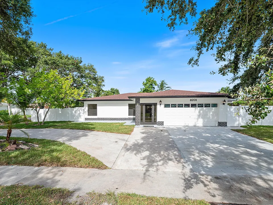 8201 NW 67th Ave