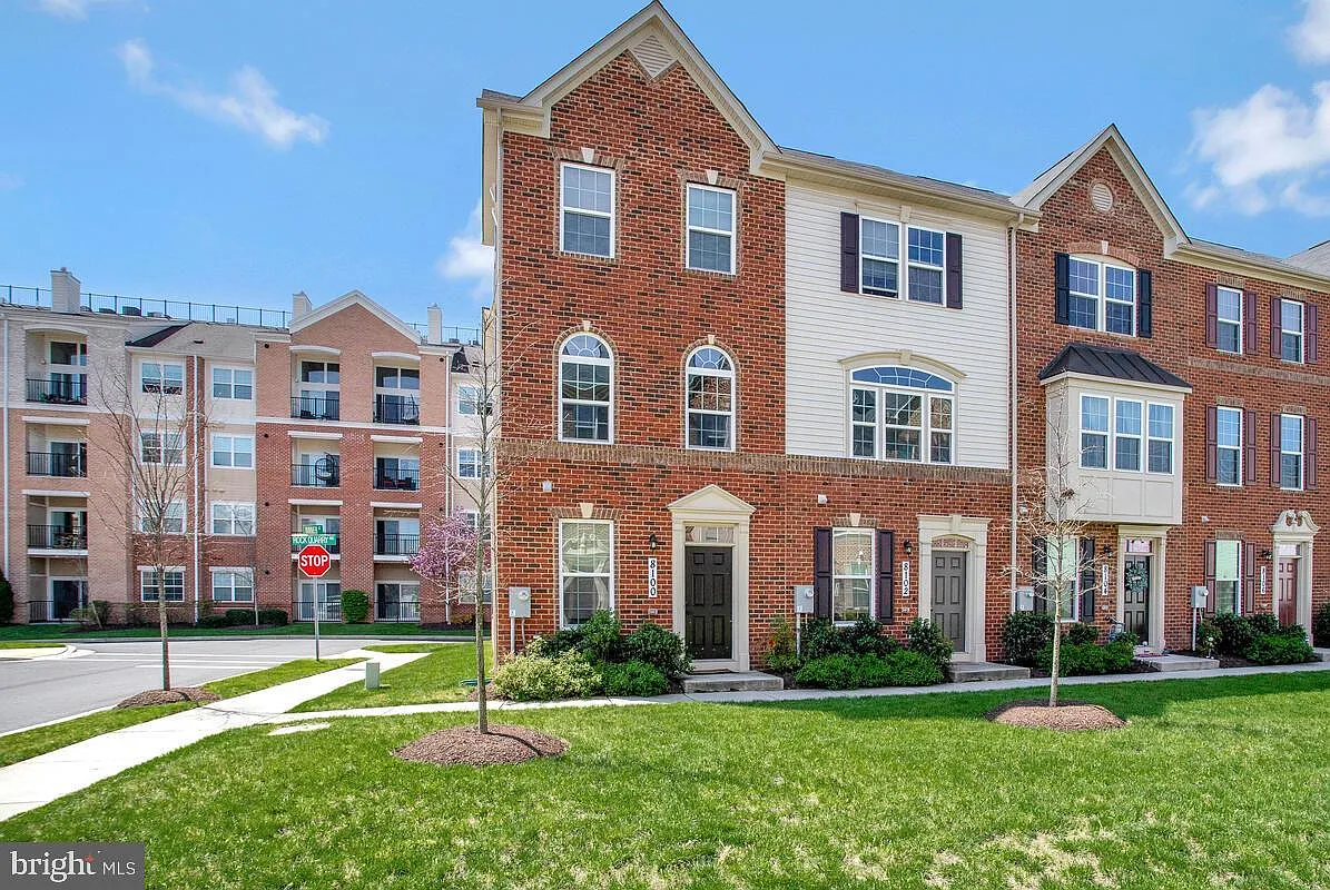 4 bed, 3.5 bath, 1280 sqft, $3,400 — Photo 3