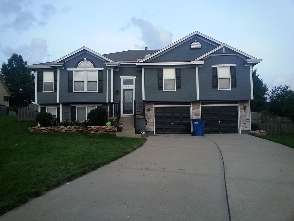 1st image of 226 NE Paseo Pl