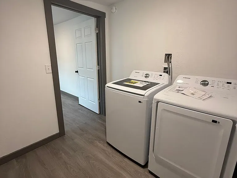 2551 S Main St — Photo 19