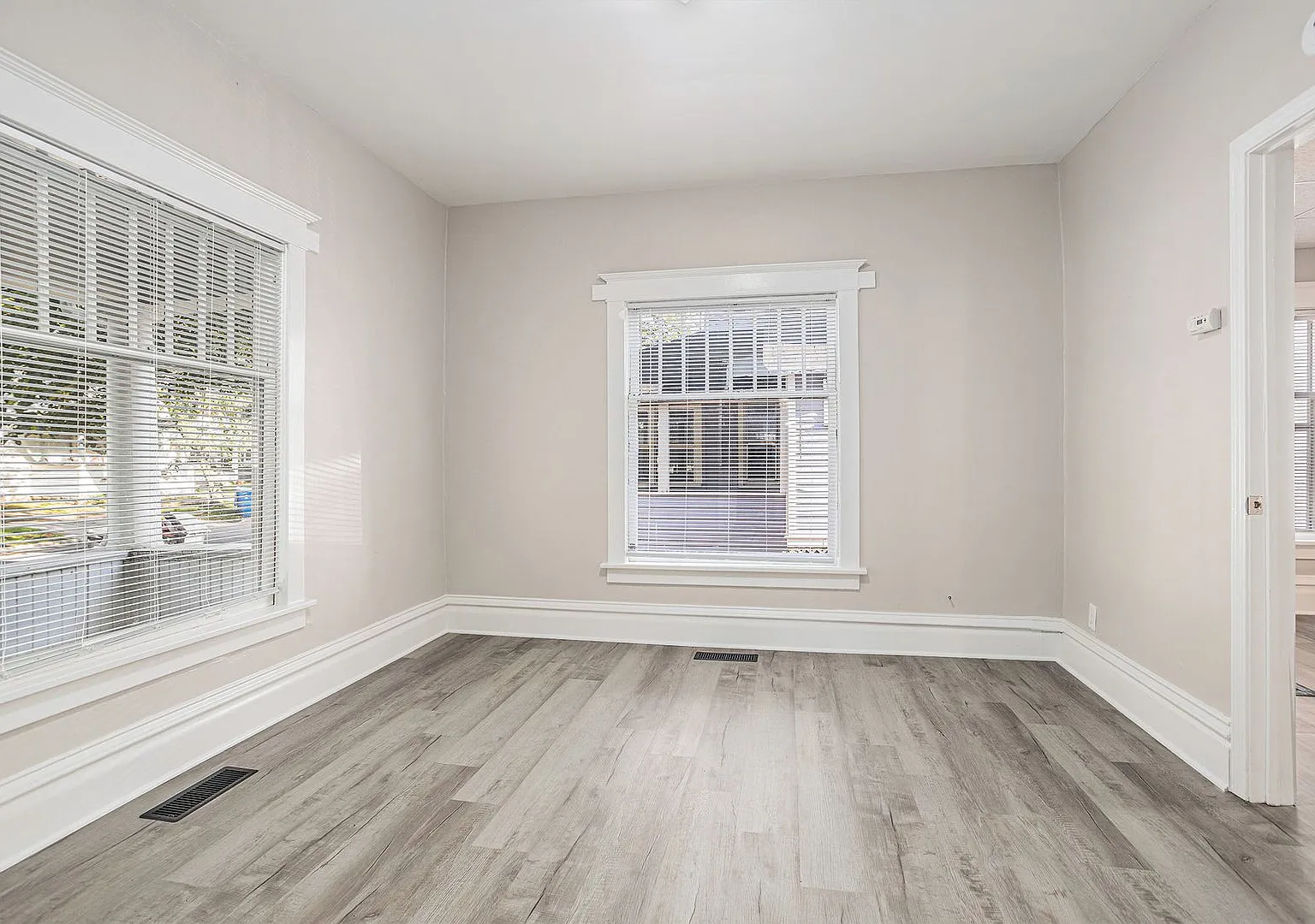 Close to Campus! Charming 1-Bed/1-Bath Apartment Newly Renovated — Photo 2
