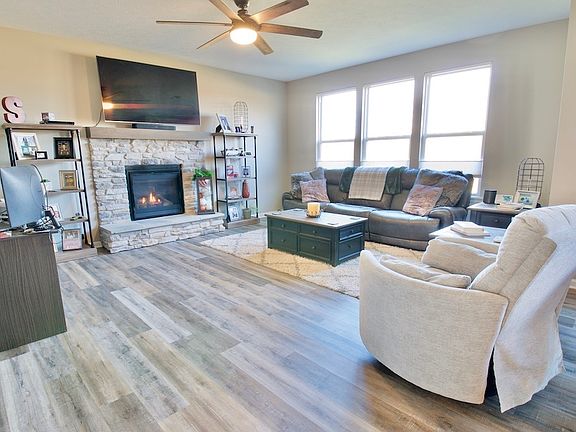 4th image of 8276 Peggy Ct