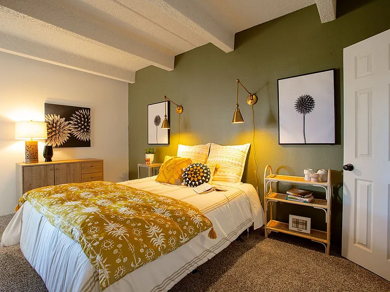 Los Altos Towers — Photo 9