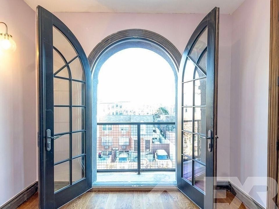 1st image of 311 Melrose St #3