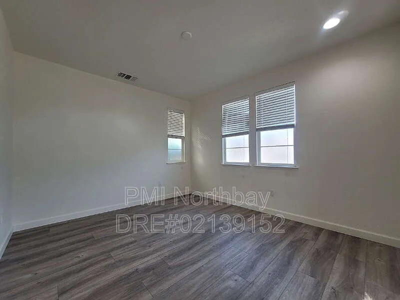 3 bed, 2.5 bath, 1307 sqft, $2,895 — Photo 2