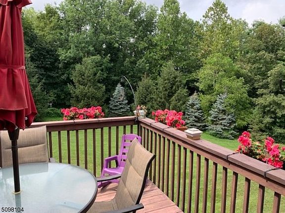 2nd image of 25 Oak Point Dr #25