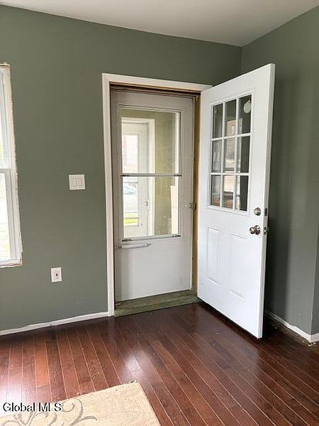 5th image of 105 Burwell Street
