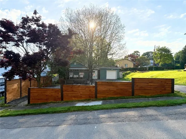57 S 6th St, Sharpsville, PA 16150
