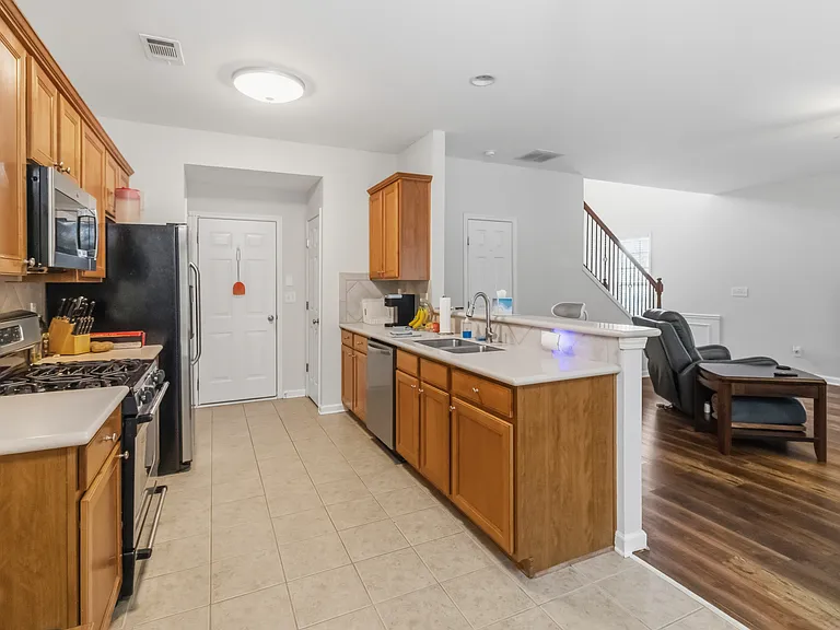 105 Finchley Dr — Photo 25