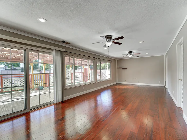4608 Rochelle Dr — Photo 9