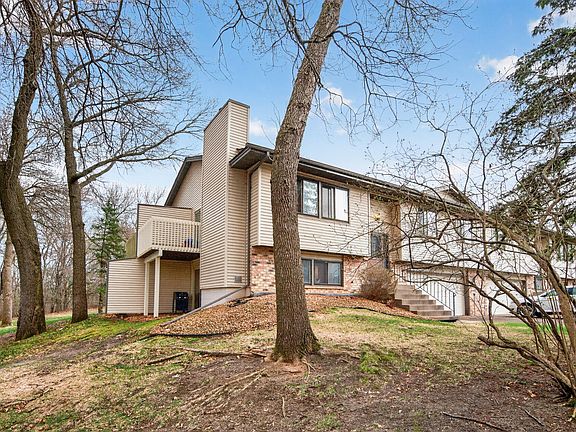 2nd image of 818 Sherwood Rd