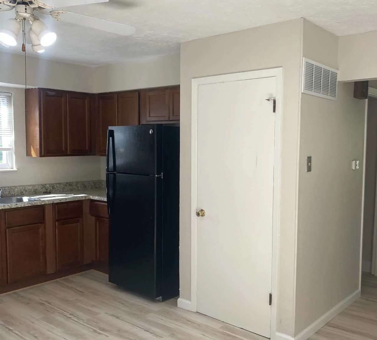 8 Holloway Ct. - B — Photo 4