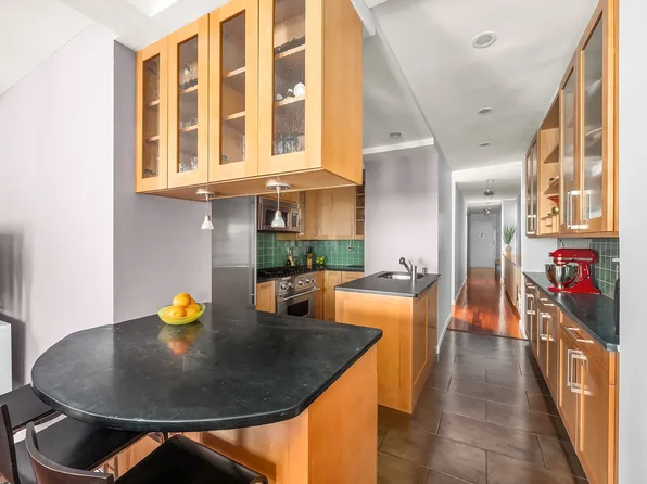 2166 Broadway 5D image 3 of 10