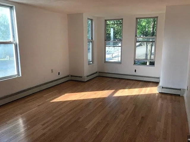 22 Aldersey St #1R