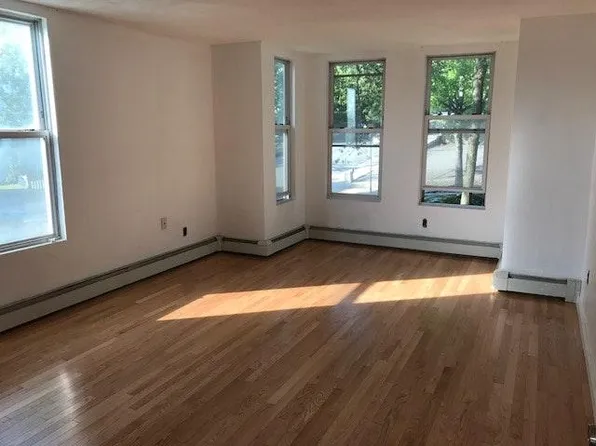 22 Aldersey St APT 1R, Somerville, MA 02143