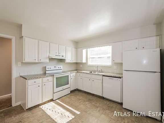 4th image of 498 W Powers Ave #101
