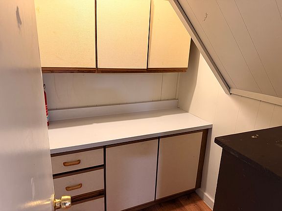4th image of 30 Rockland St #B