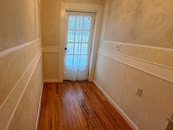 4th image of 409 Muncie Ct