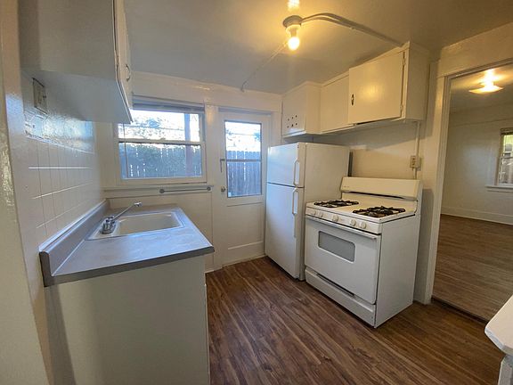 2nd image of 394 1/2 N Newport Ave