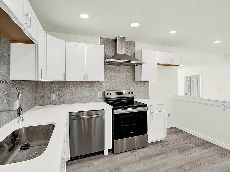 630 Sumner Dr — Photo 9