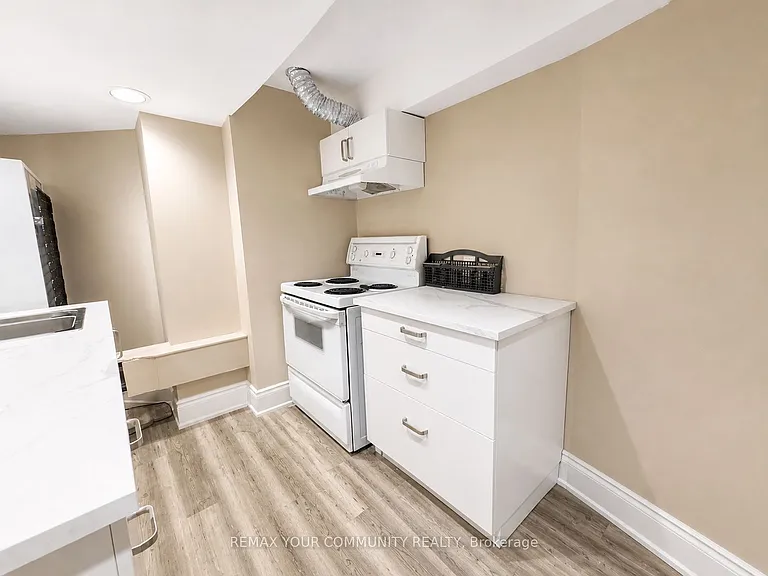 17 Morden Cres #BASEMENT — Photo 5
