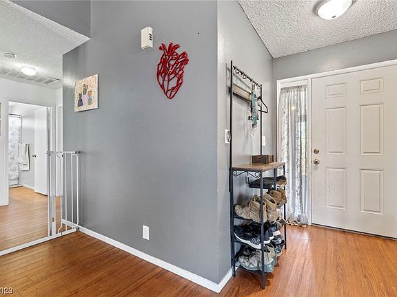 3rd image of 6037 Mirror Lake Dr