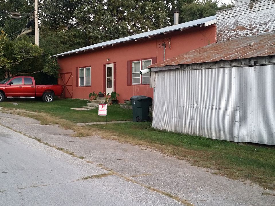 2nd image of 204 Washington St