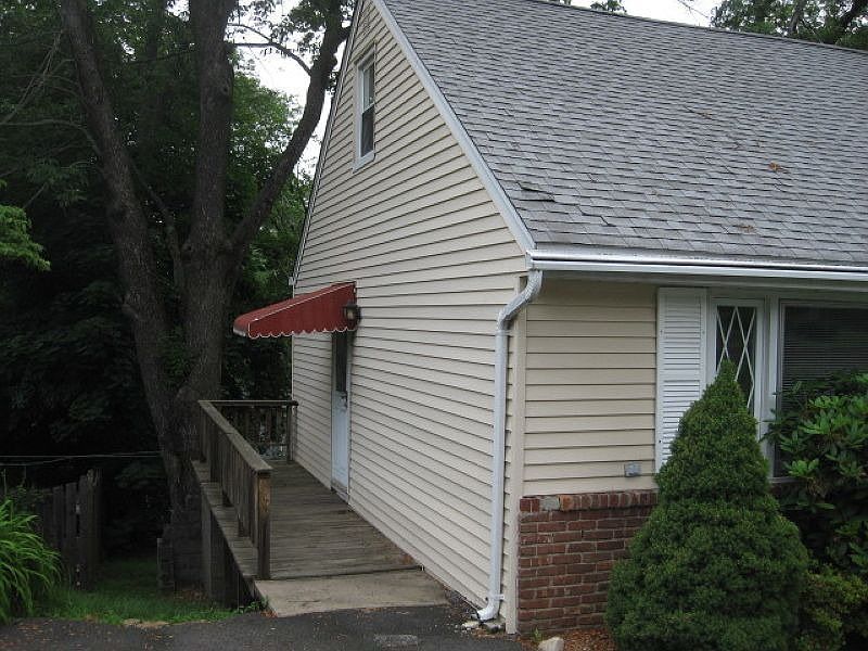 SIDE ENTRANCE WITH PORCH