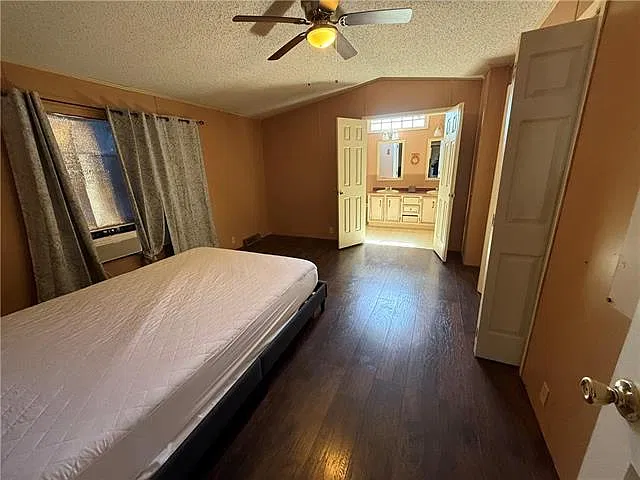 3 bed, 2.0 bath, 1100 sqft, $1,700 — Photo 3