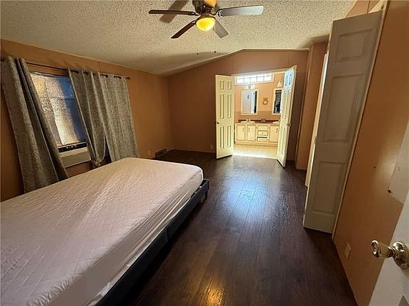 3rd image of 158 Riverview Ct