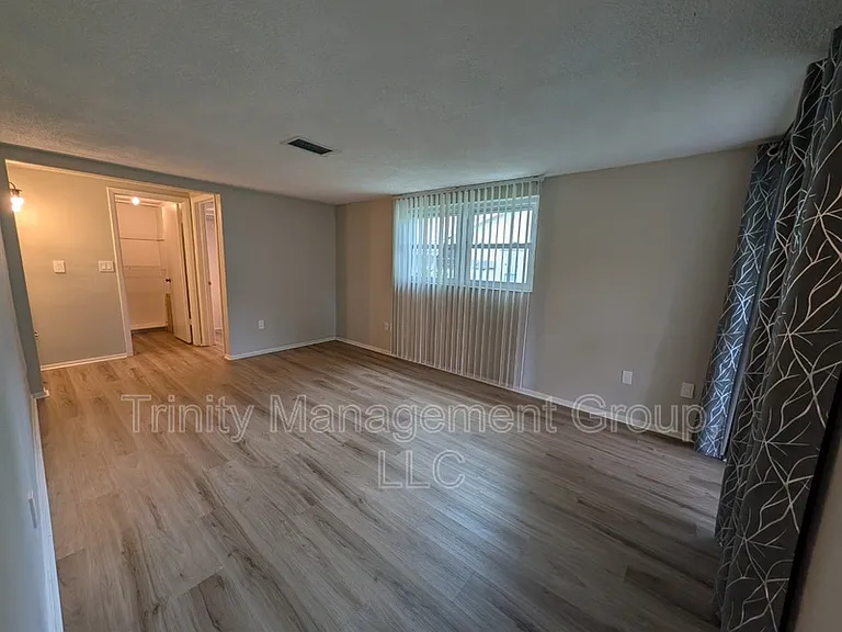 8605 Wagon Wheel Ln — Photo 12