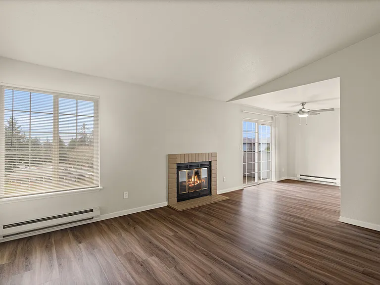 2 Bedroom 2 Bath w/Vaulted Ceilings 2 Bedroom 2 Bath w/Vaulted Ceilings