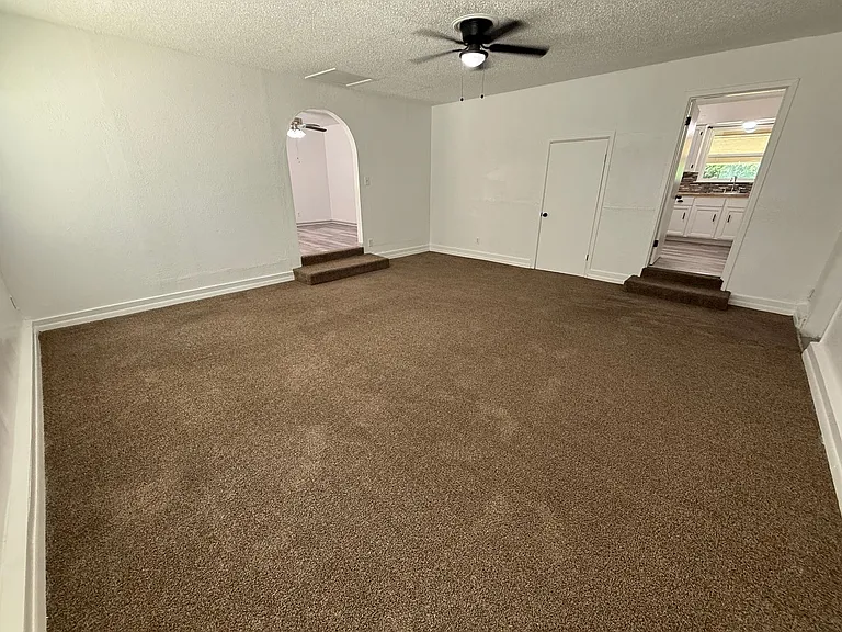 1001 Goode Dr — Photo 6