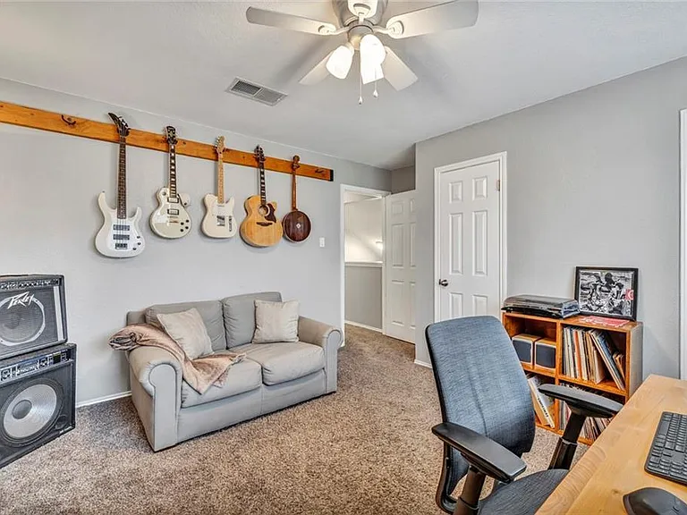 1808 Sylvia Ln — Photo 15