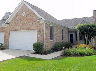 984 Ginger Ln #B, Geneva, IL 60134