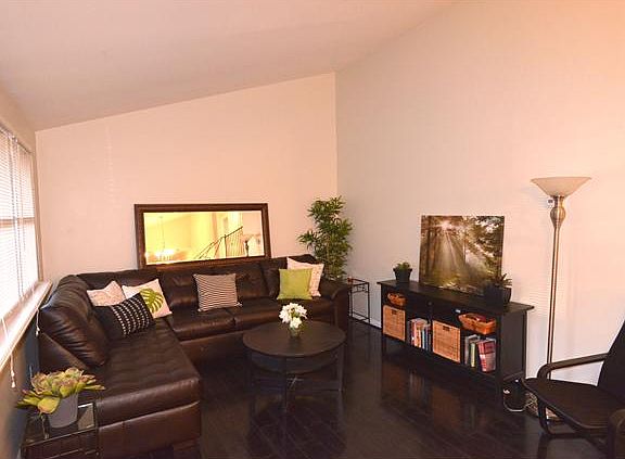 Tall Ceilings and Open Concept