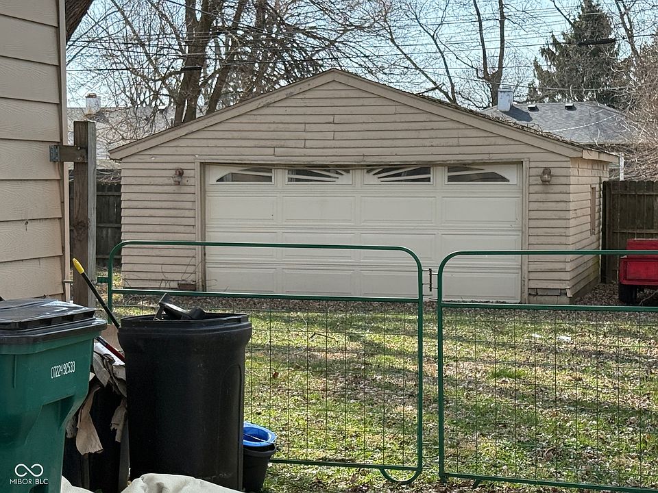 2nd image of 1210 Meadow Ln