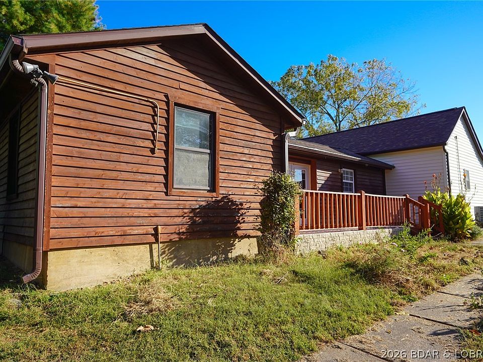 1st image of 4 Kings Bluff Dr