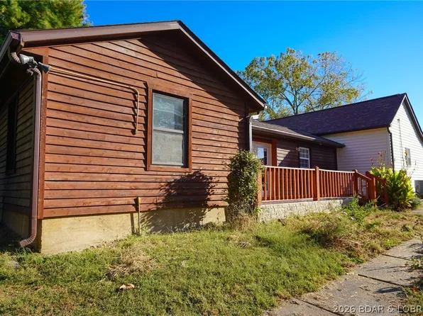 4 Kings Bluff Dr, Eugene, MO 65032