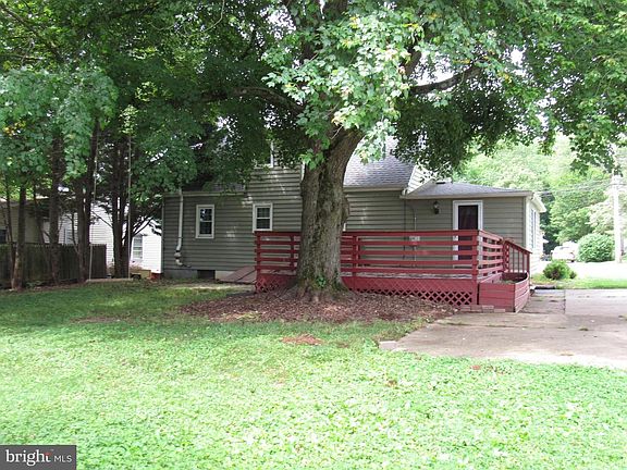 3rd image of 122 Laurel Ave