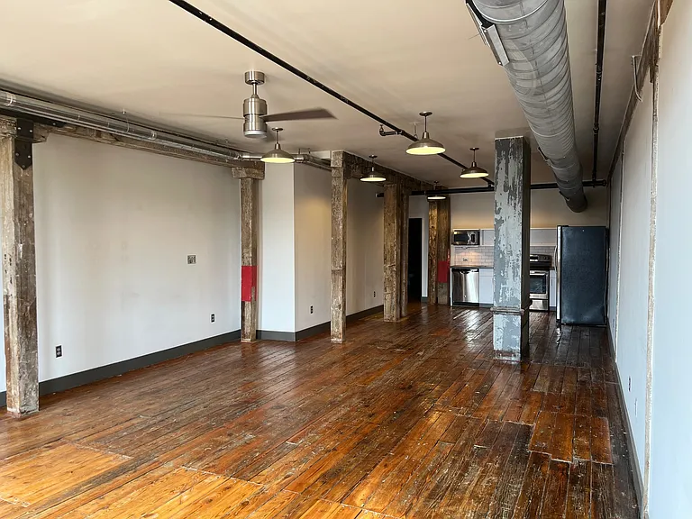 222 N Central St — Photo 5