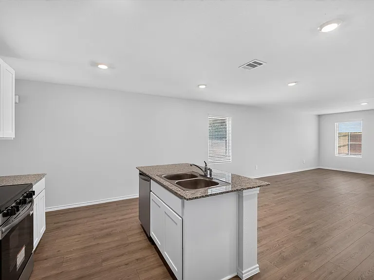 1813 Potomac Ln — Photo 8